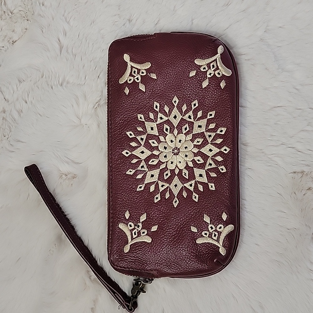 Lucky Brand Leather Wristlet  Bin2